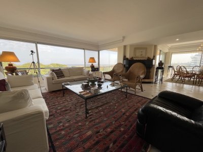 Amplio apartamento en primera línea  - AND8691A