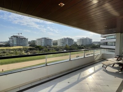 Amplio apartamento en primera línea  - AND8691A