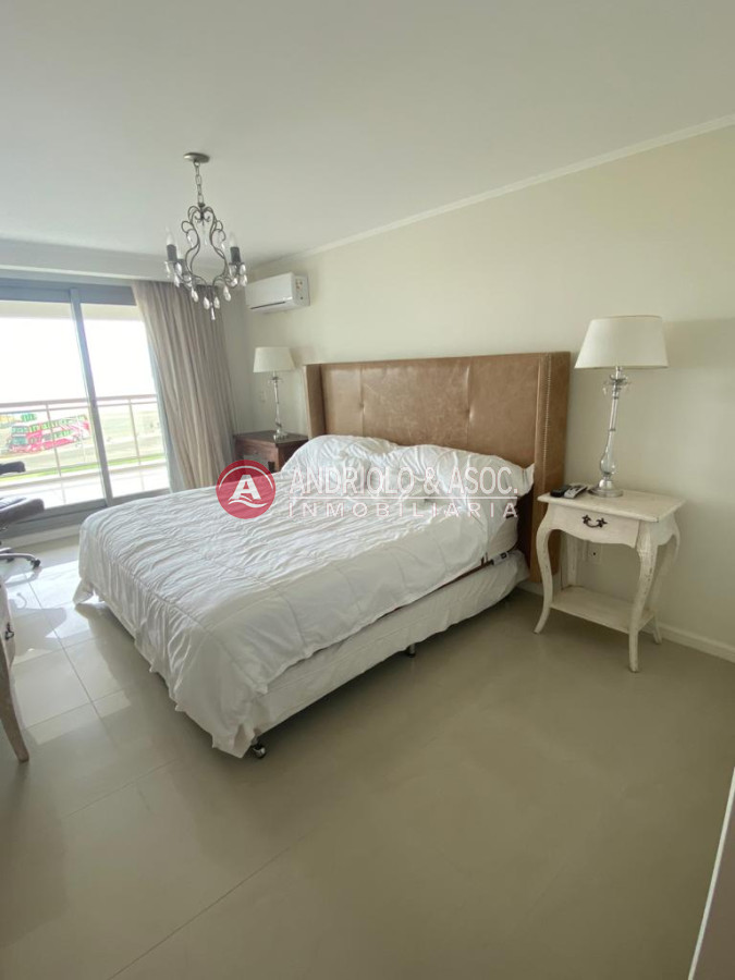 Apartamento ID.8107 - VENTA DE APARTAMENTO EN TORRE DE CATEGORIA FRENTE PLAYA BRAVA