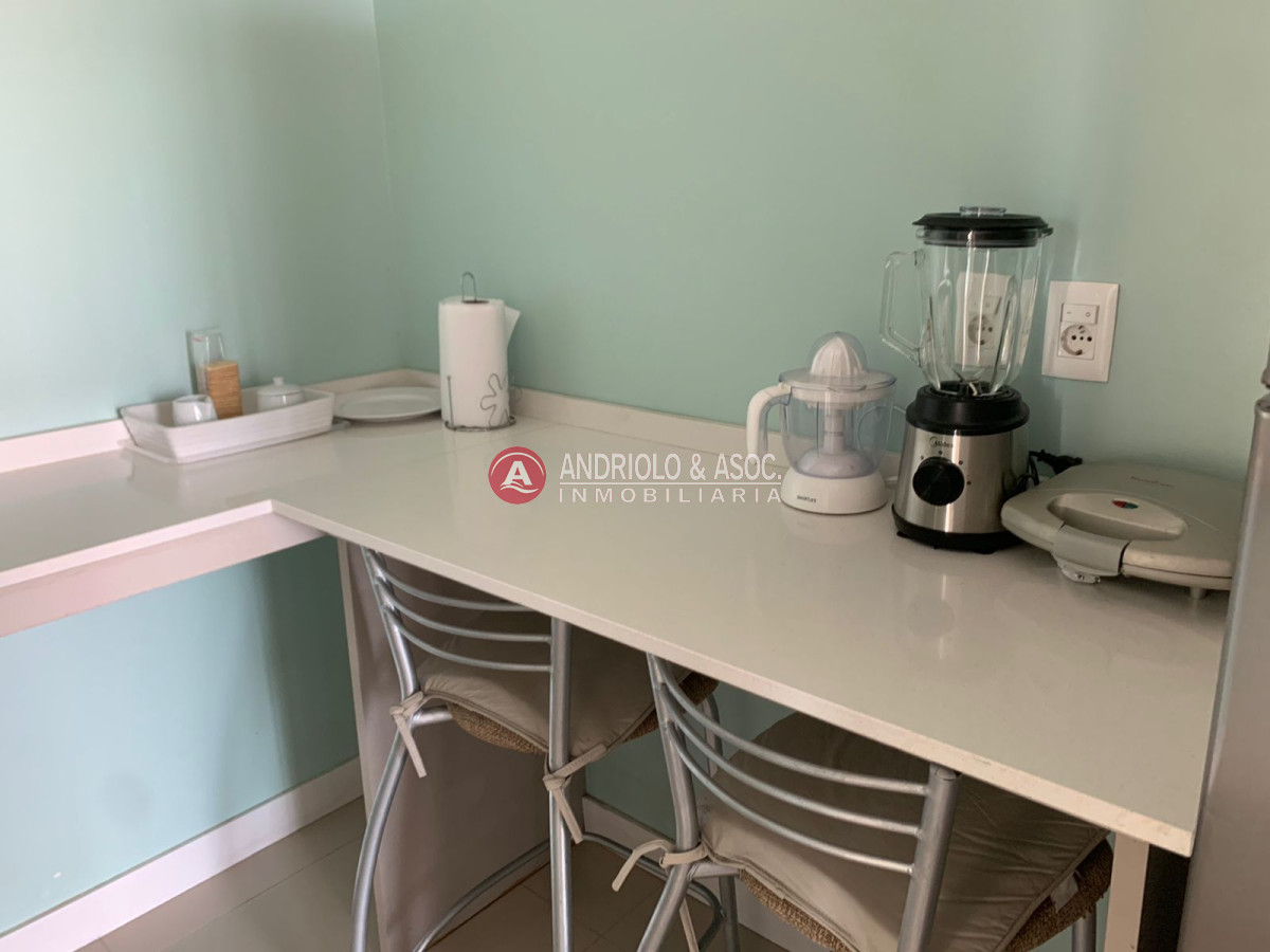 Apartamento ID.7582 - ALQUILER DE HERMOSO APARTAMENTO 3 DORMITORIOS EN SUITE CON VISTA A PLAYA MANSA