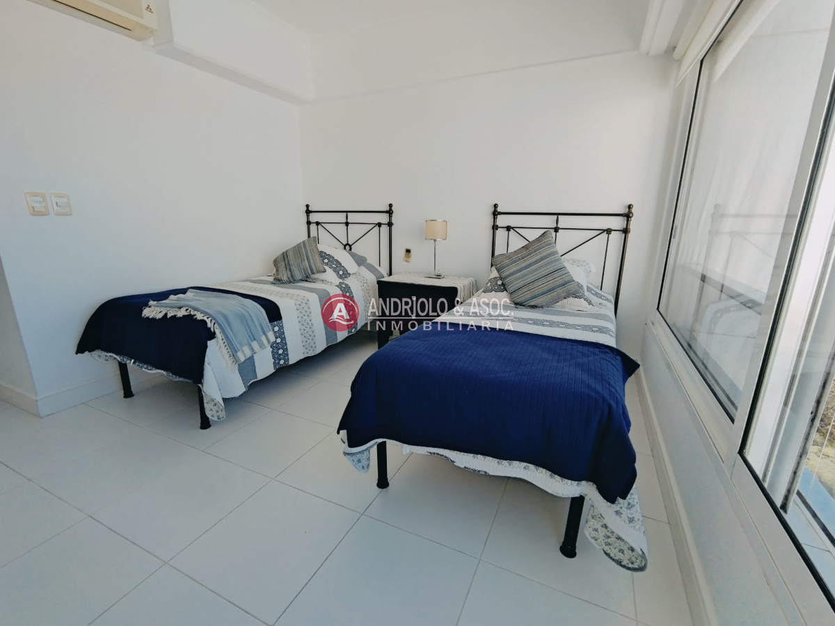 Apartamento ID.8041 - ALQUILER DE TEMPORADA DE HERMOSO APARTAMENTO 4 DORMITORIOS PRIMERA LINEA BRAVA