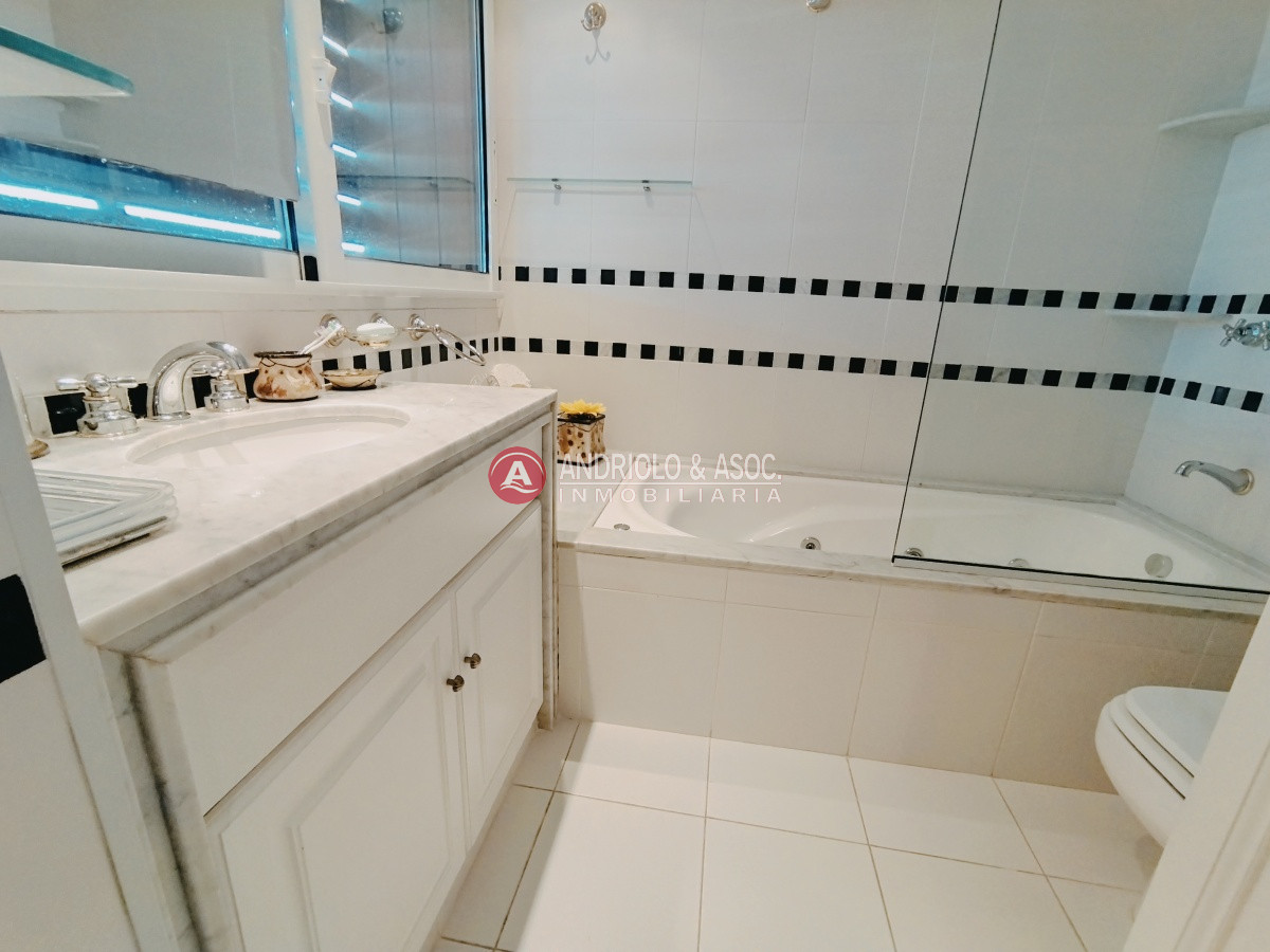 Apartamento ID.309 - ALQUILER HERMOSO DUPLEX EN PRIMERA LINEA BRAVA