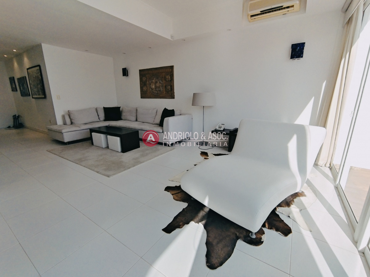 Apartamento ID.309 - ALQUILER HERMOSO DUPLEX EN PRIMERA LINEA BRAVA