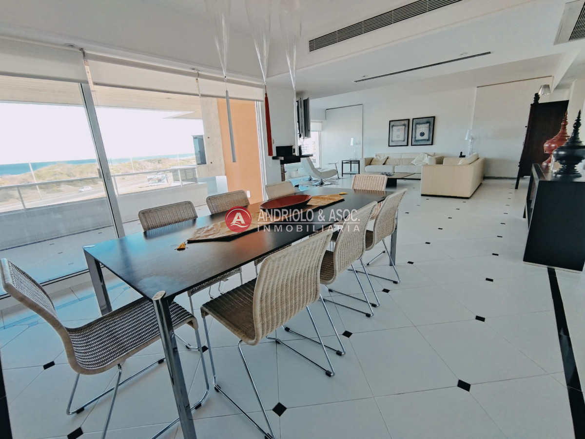 Apartamento ID.8041 - ALQUILER DE TEMPORADA DE HERMOSO APARTAMENTO 4 DORMITORIOS PRIMERA LINEA BRAVA