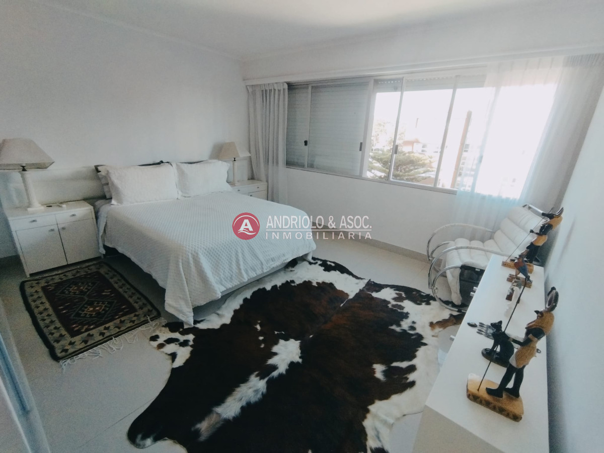 Apartamento ID.7666 - VENTA DE APARTAMENTO DE 3 DORMITORIOS Y DEPENDENCIA CON VISTA A LA MANSA