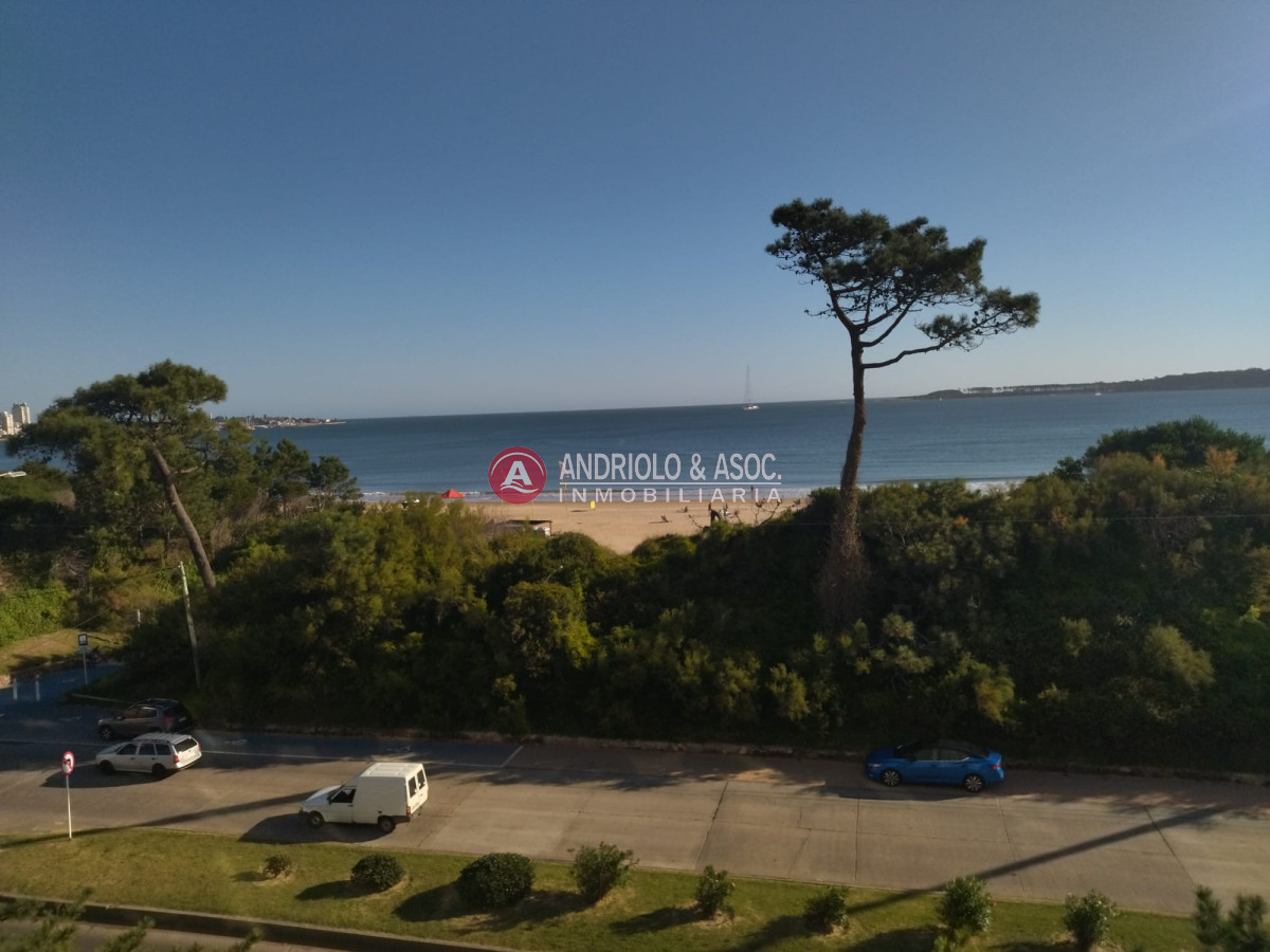 Apartamento ID.7754 - VENTA DE HERMOSO APARTAMENTO, 3 DORMITORIOS EN SUITE,  FRENTE A PLAYA MANSA.