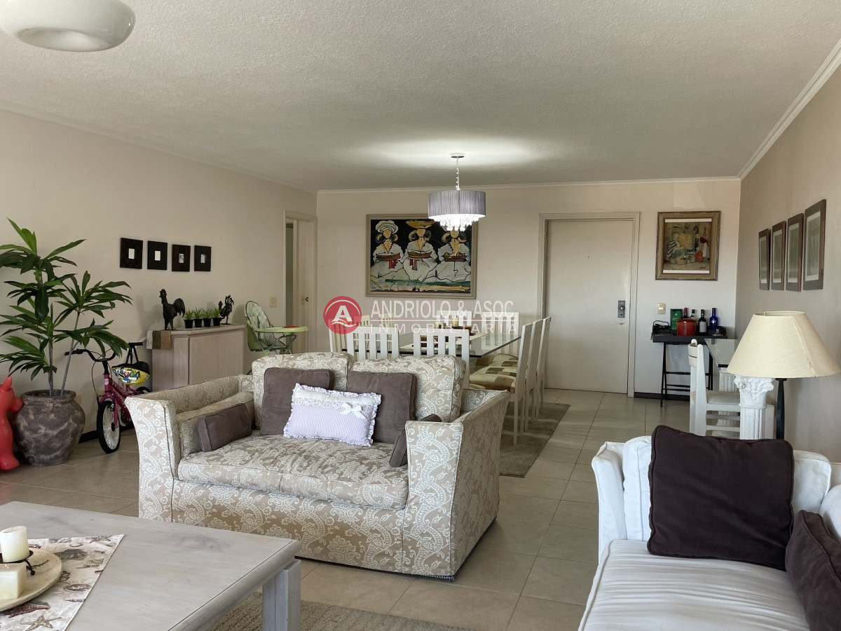 Apartamento ID.8410 -  hermosa propiedad de 4 dormitorios, 5 baños y 3 suites 