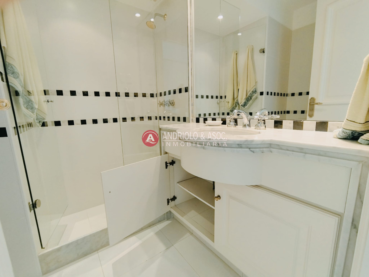 Apartamento ID.8041 - ALQUILER DE TEMPORADA DE HERMOSO APARTAMENTO 4 DORMITORIOS PRIMERA LINEA BRAVA