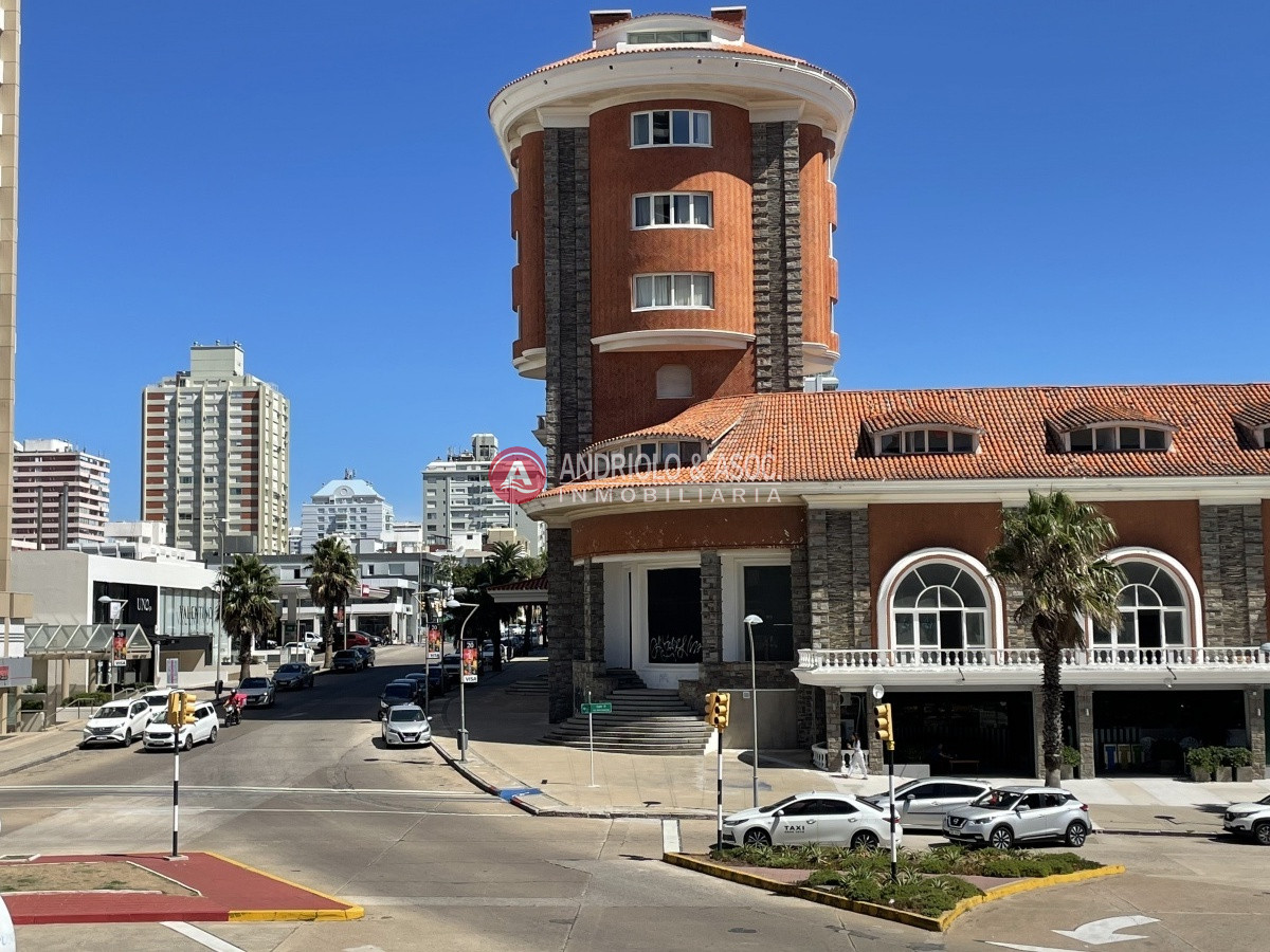 Apartamento ID.8410 -  hermosa propiedad de 4 dormitorios, 5 baños y 3 suites 