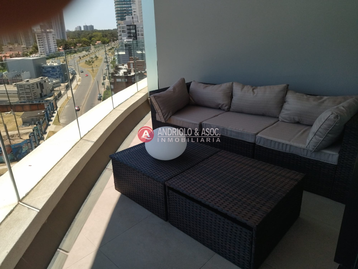 Apartamento ID.7582 - ALQUILER DE HERMOSO APARTAMENTO 3 DORMITORIOS EN SUITE CON VISTA A PLAYA MANSA