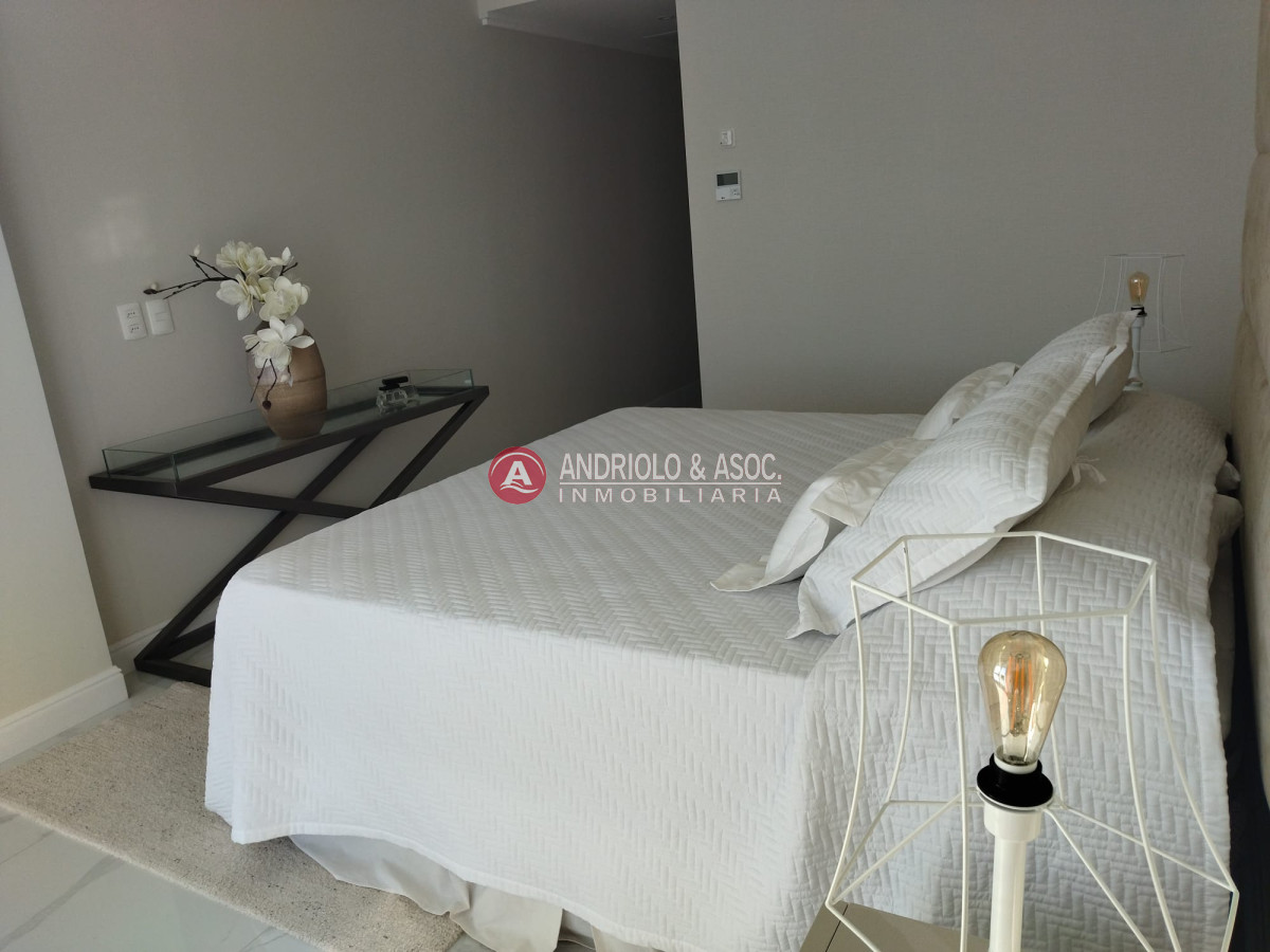 Apartamento ID.7754 - VENTA DE HERMOSO APARTAMENTO, 3 DORMITORIOS EN SUITE,  FRENTE A PLAYA MANSA.