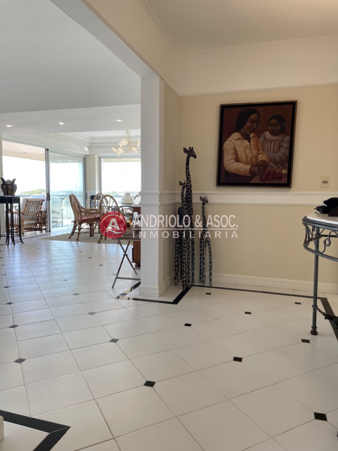 Apartamento ID.8691 - Amplio apartamento en primera línea 