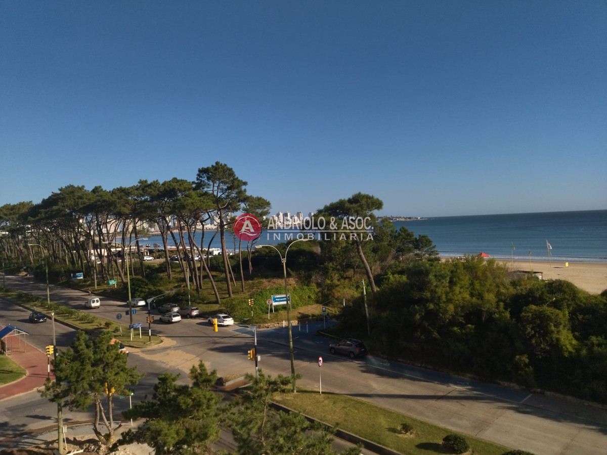 Apartamento ID.7754 - VENTA DE HERMOSO APARTAMENTO, 3 DORMITORIOS EN SUITE,  FRENTE A PLAYA MANSA.