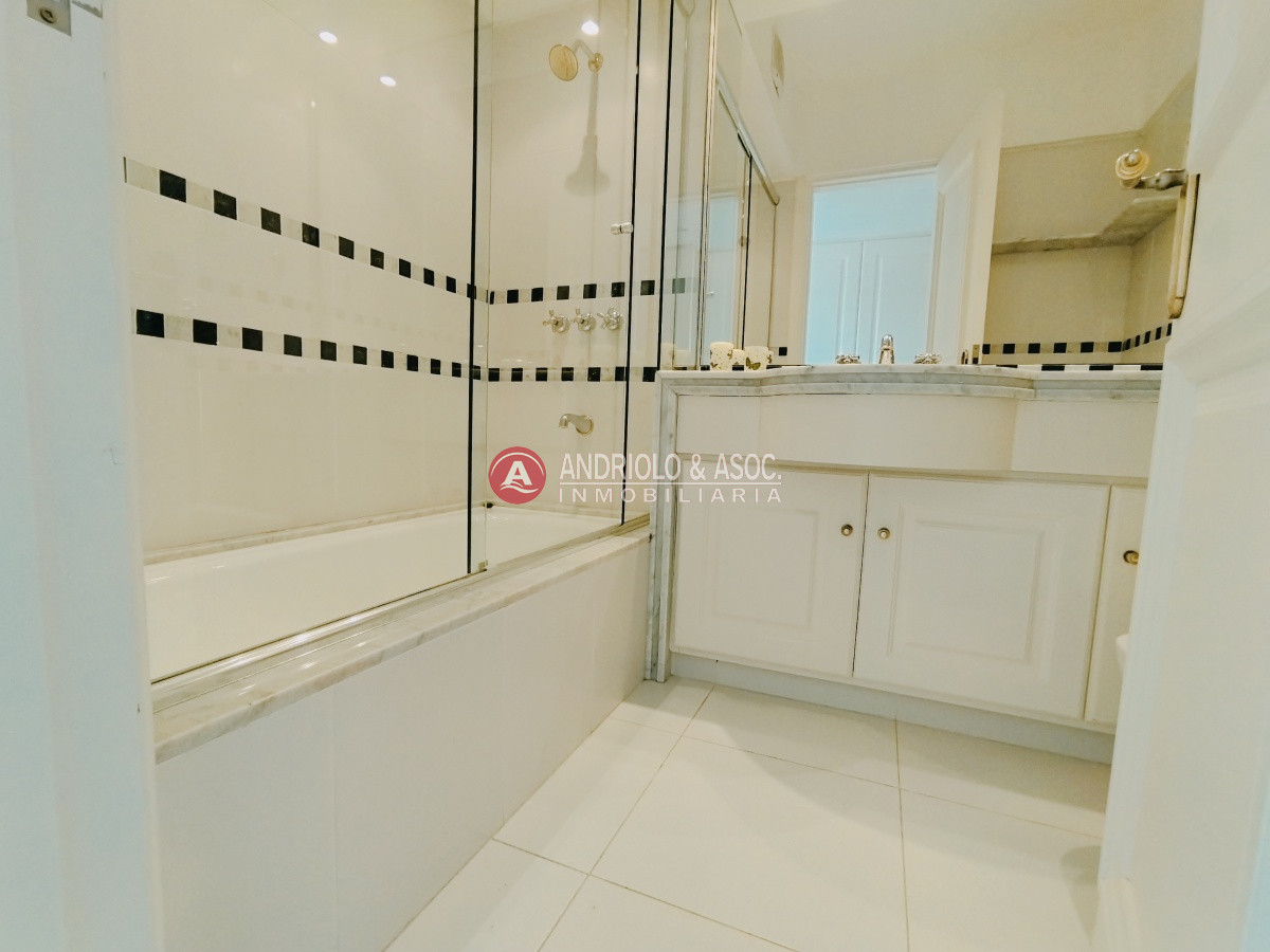 Apartamento ID.309 - ALQUILER HERMOSO DUPLEX EN PRIMERA LINEA BRAVA
