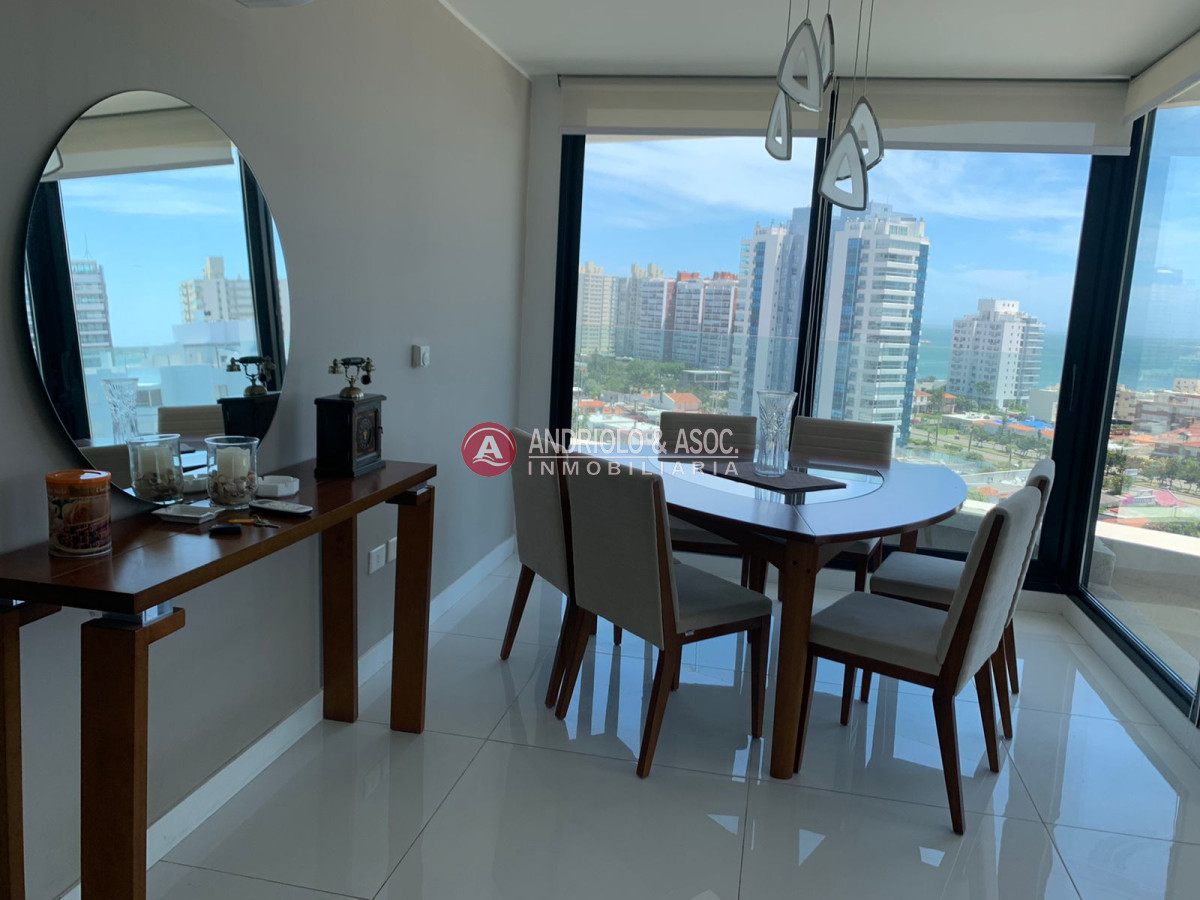 Apartamento ID.7582 - ALQUILER DE HERMOSO APARTAMENTO 3 DORMITORIOS EN SUITE CON VISTA A PLAYA MANSA