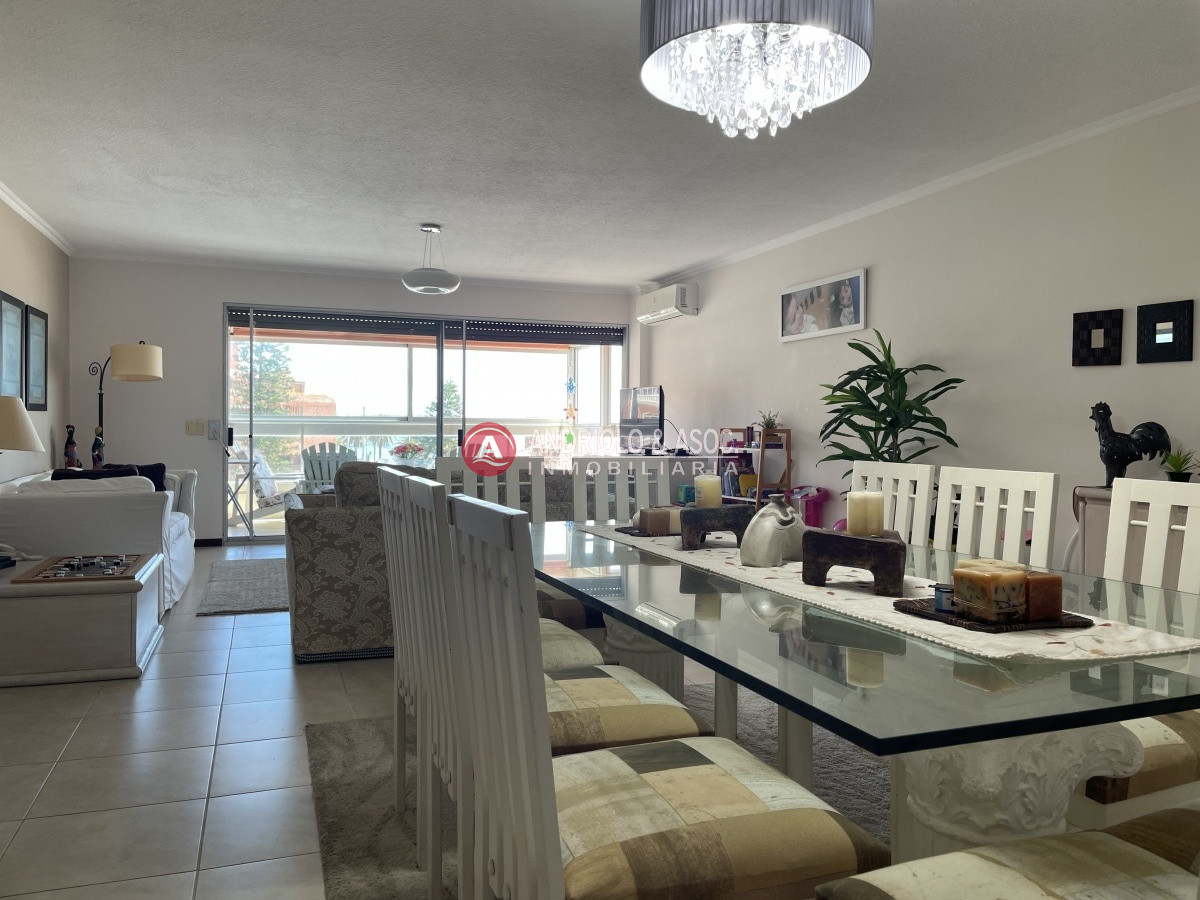 Apartamento ID.8410 -  hermosa propiedad de 4 dormitorios, 5 baños y 3 suites 