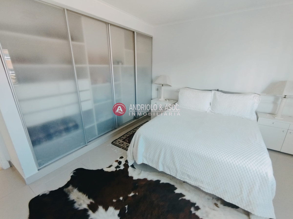 Apartamento ID.7666 - VENTA DE APARTAMENTO DE 3 DORMITORIOS Y DEPENDENCIA CON VISTA A LA MANSA