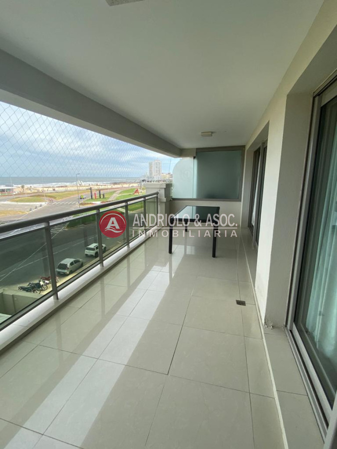 Apartamento ID.8107 - VENTA DE APARTAMENTO EN TORRE DE CATEGORIA FRENTE PLAYA BRAVA