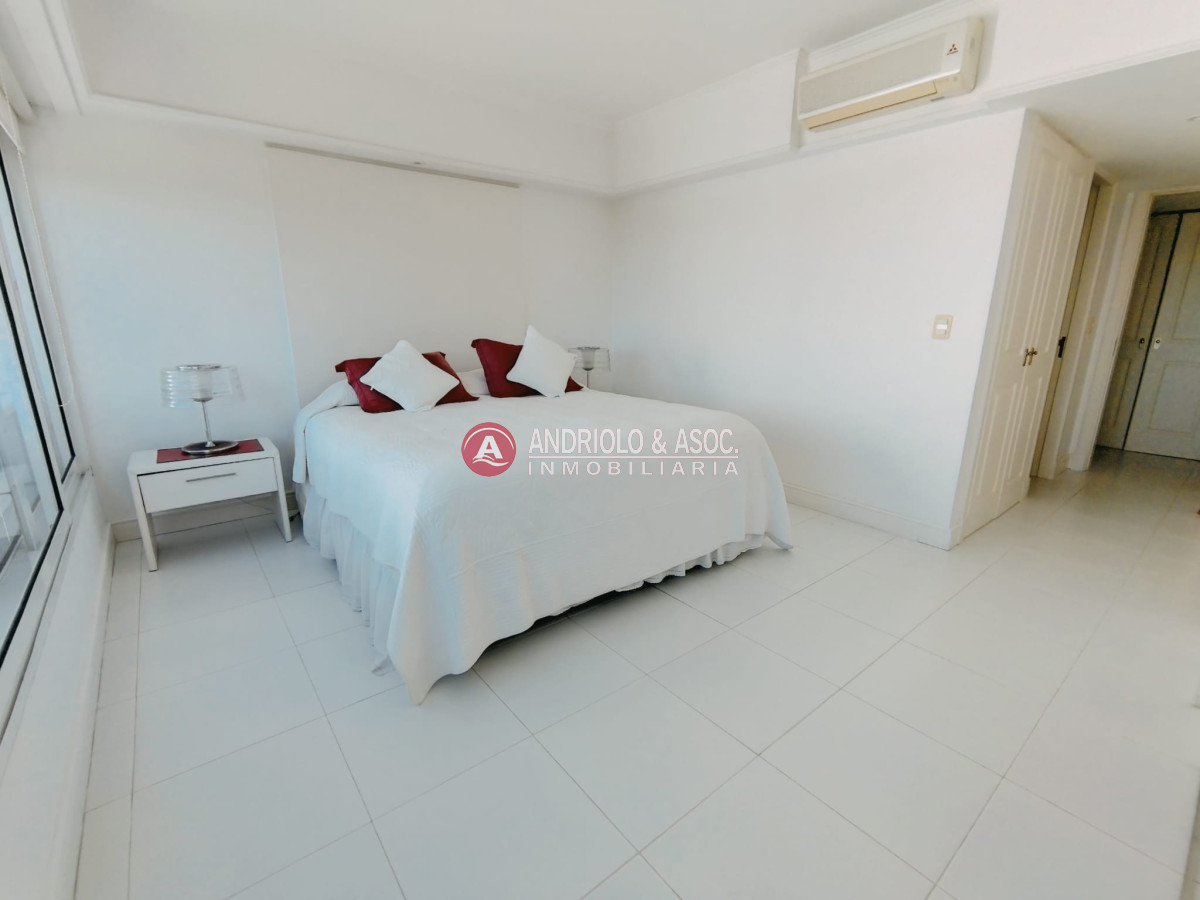 Apartamento ID.8041 - ALQUILER DE TEMPORADA DE HERMOSO APARTAMENTO 4 DORMITORIOS PRIMERA LINEA BRAVA