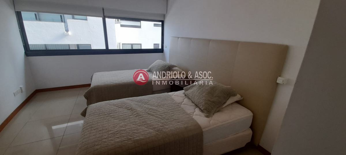 Apartamento ID.8047 - Venta de apartamento de 3 dormitorios en suite en primera linea brava