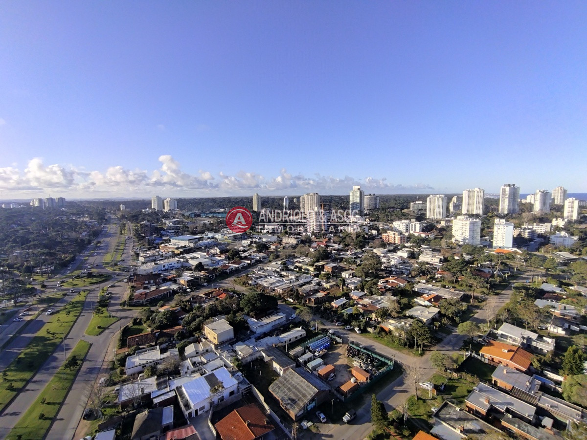Apartamento ID.8087 - VENTA DE HERMOSO PENTHOUSE DE 2 DORMITORIOS CON BAÑOS EN SUITE, HERMOSA VISTA MANSA Y BRAVA..