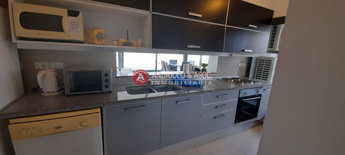 Apartamento ID.8047 - Venta de apartamento de 3 dormitorios en suite en primera linea brava