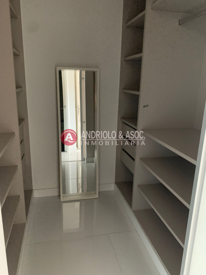 Apartamento ID.7582 - ALQUILER DE HERMOSO APARTAMENTO 3 DORMITORIOS EN SUITE CON VISTA A PLAYA MANSA