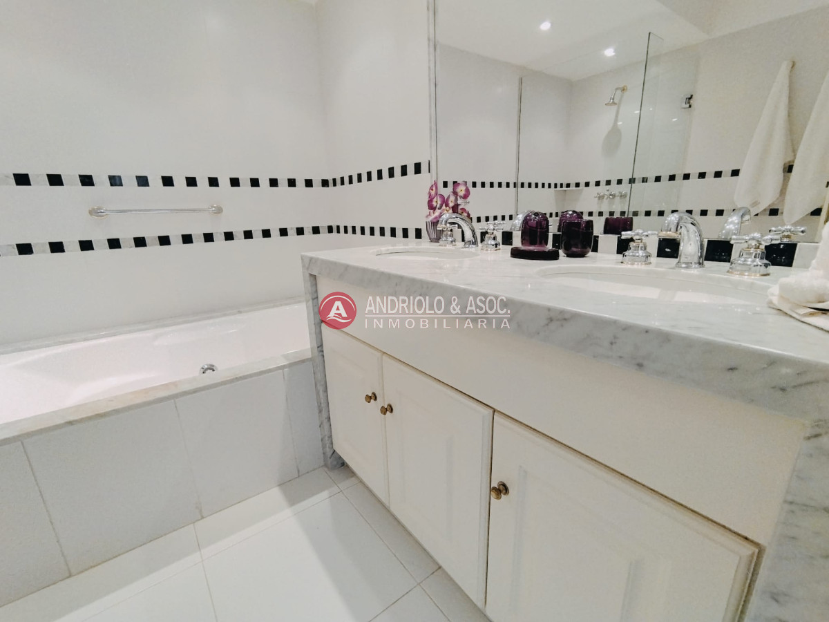 Apartamento ID.8041 - ALQUILER DE TEMPORADA DE HERMOSO APARTAMENTO 4 DORMITORIOS PRIMERA LINEA BRAVA