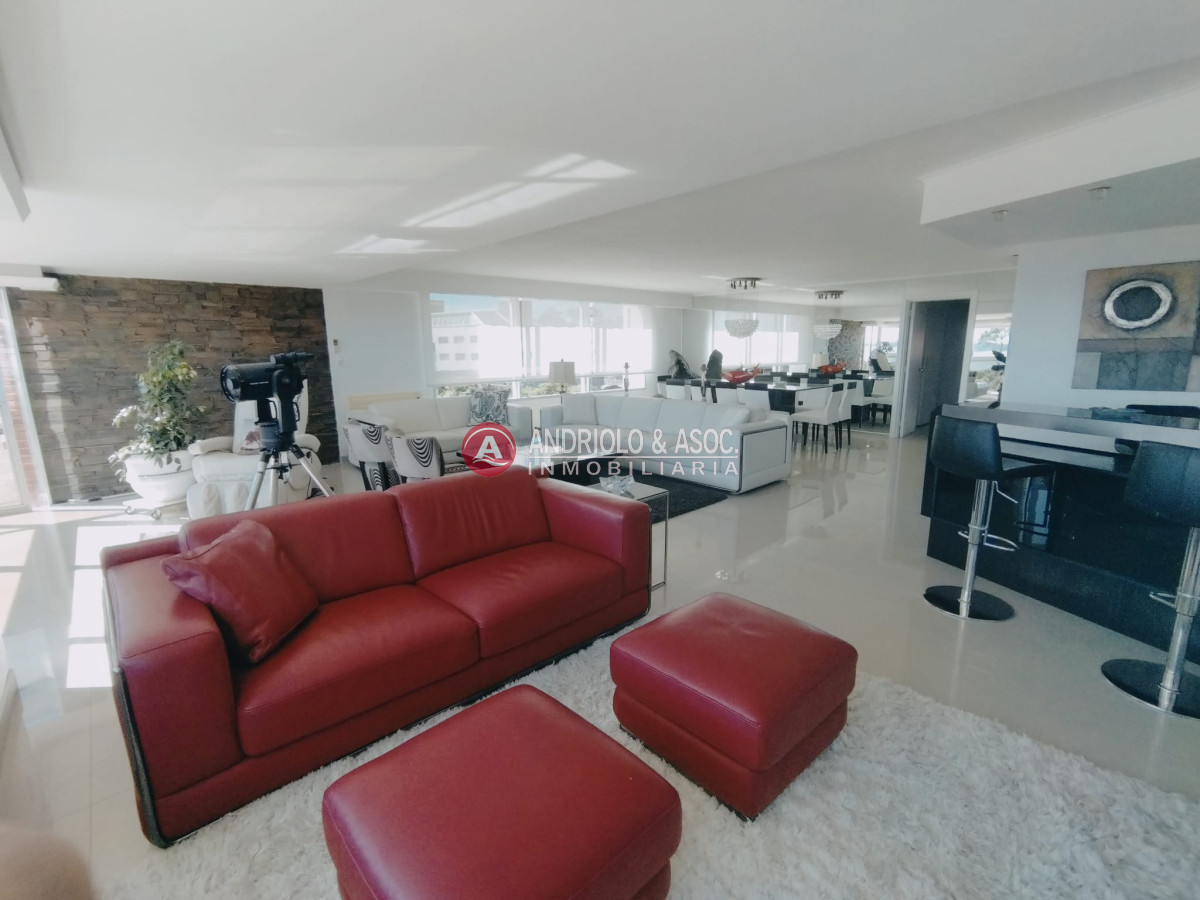 Apartamento ID.7666 - VENTA DE APARTAMENTO DE 3 DORMITORIOS Y DEPENDENCIA CON VISTA A LA MANSA