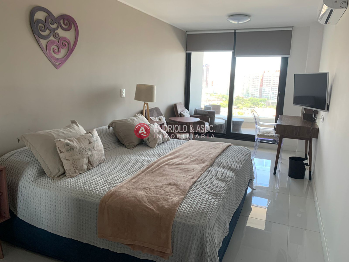 Apartamento ID.7582 - ALQUILER DE HERMOSO APARTAMENTO 3 DORMITORIOS EN SUITE CON VISTA A PLAYA MANSA