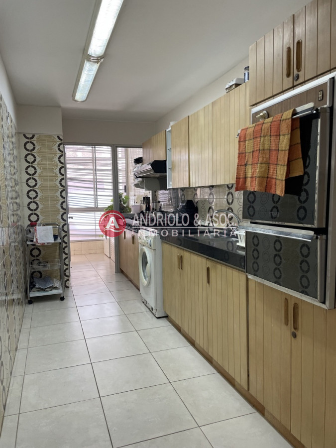 Apartamento ID.8410 -  hermosa propiedad de 4 dormitorios, 5 baños y 3 suites 