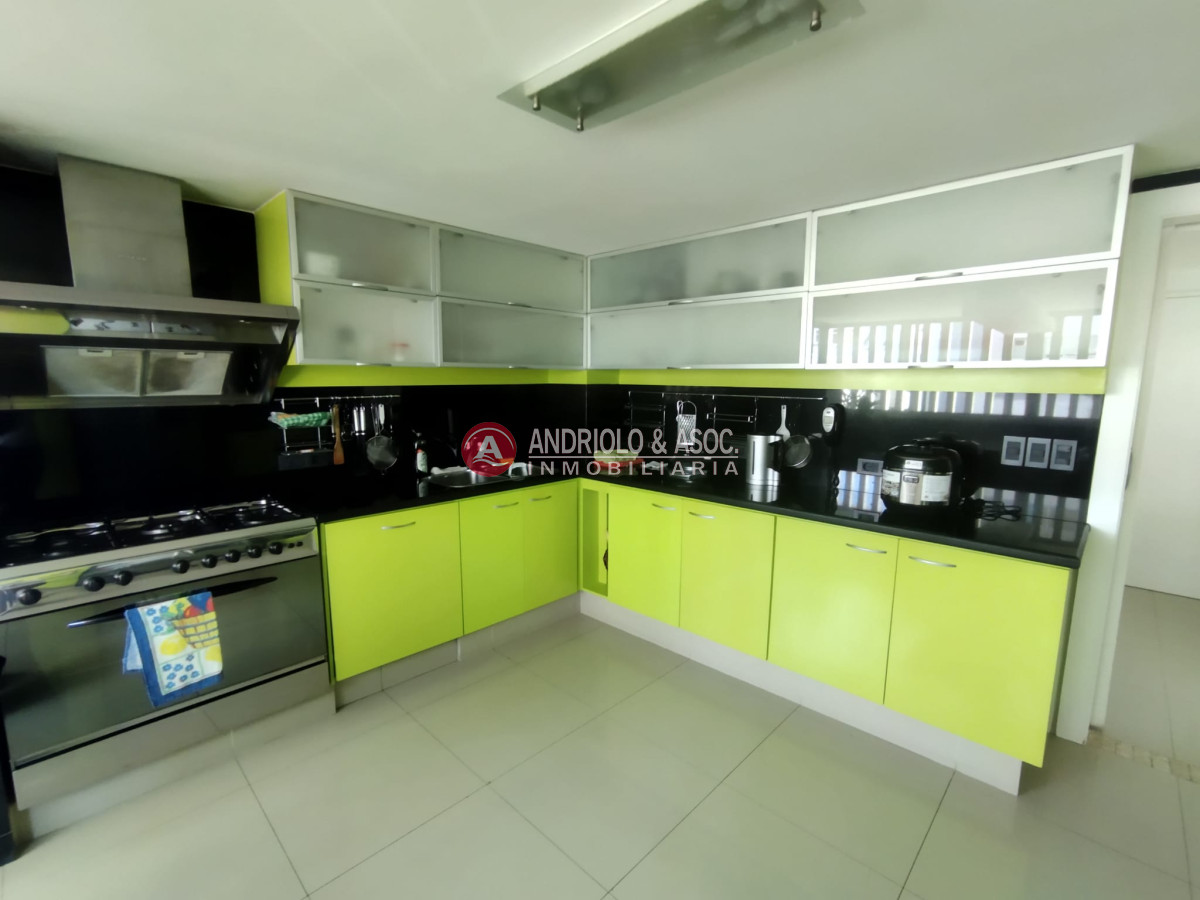 Apartamento ID.7666 - VENTA DE APARTAMENTO DE 3 DORMITORIOS Y DEPENDENCIA CON VISTA A LA MANSA