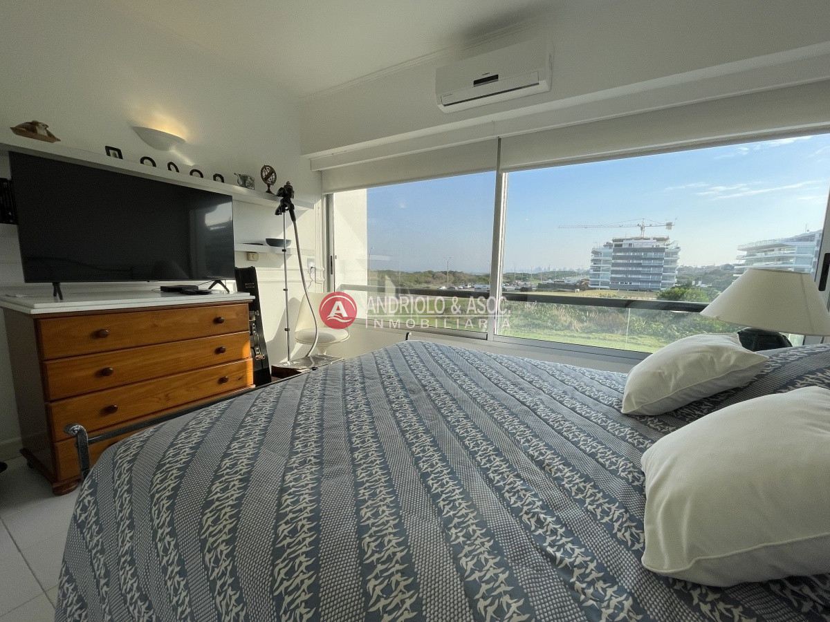 Apartamento ID.8691 - Amplio apartamento en primera línea 