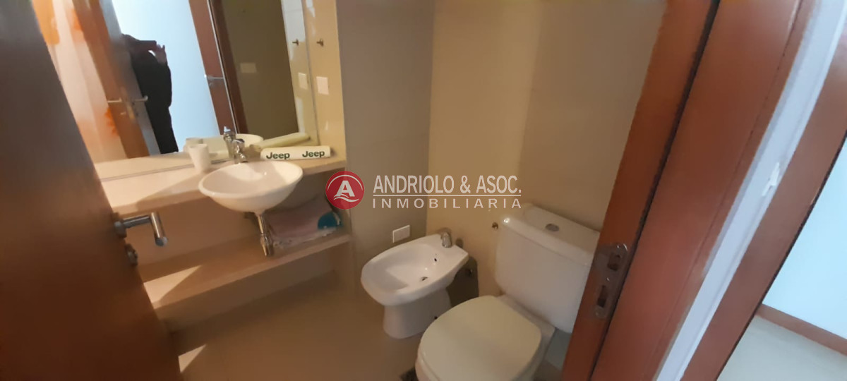 Apartamento ID.8047 - Venta de apartamento de 3 dormitorios en suite en primera linea brava