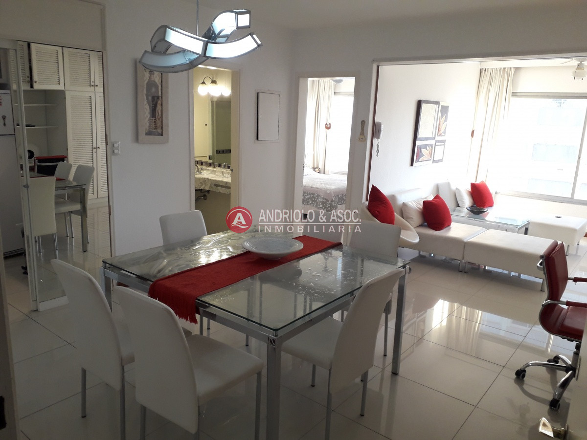 Apartamento ID.2264 - edificio a metros de playa brava 