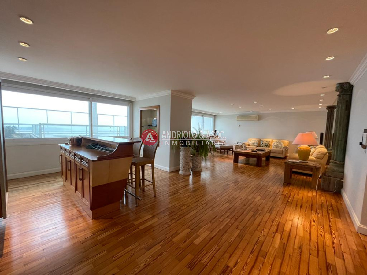 Apartamento ID.8793 - Penthouse en primera línea  