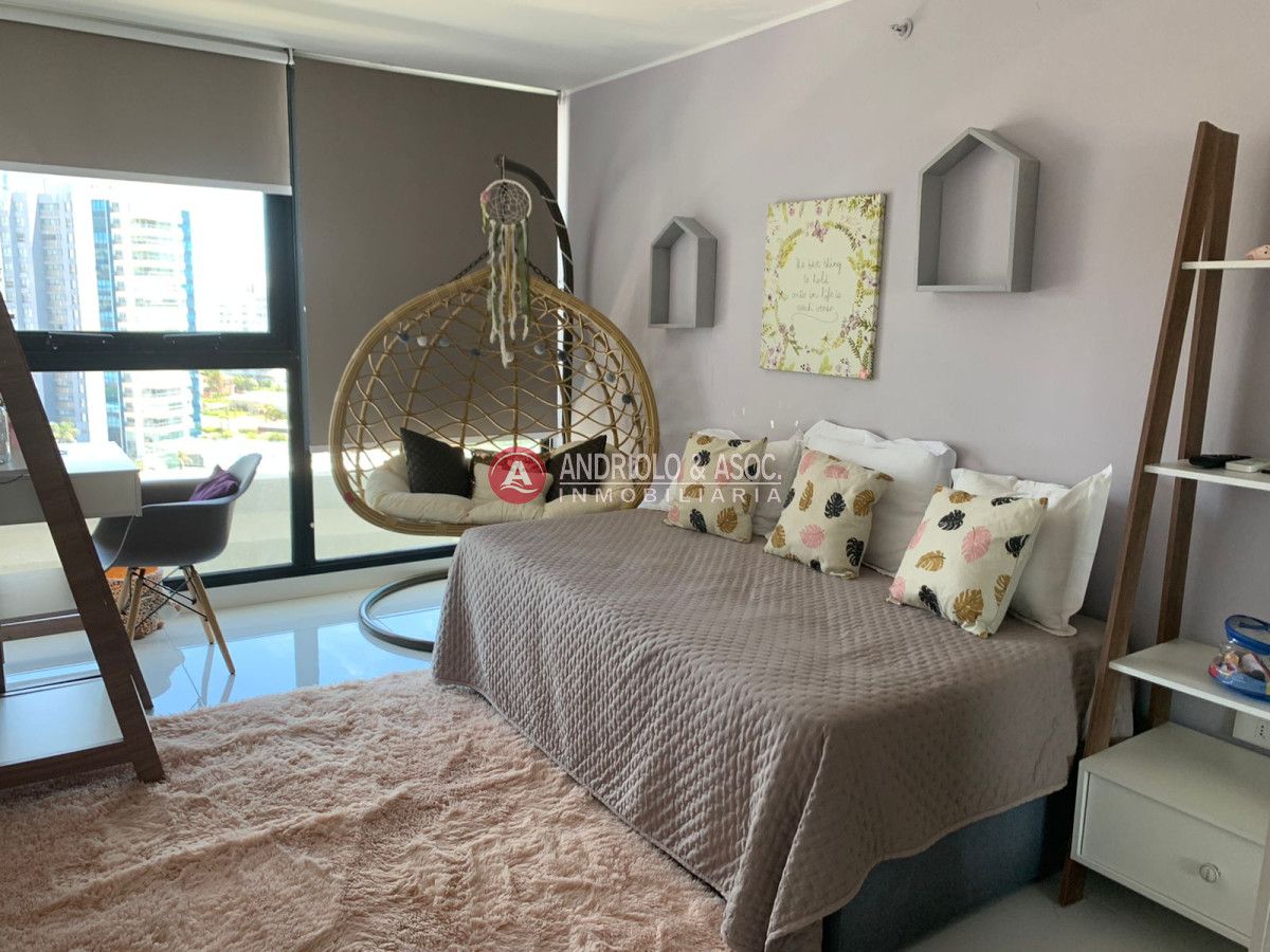 Apartamento ID.7582 - ALQUILER DE HERMOSO APARTAMENTO 3 DORMITORIOS EN SUITE CON VISTA A PLAYA MANSA