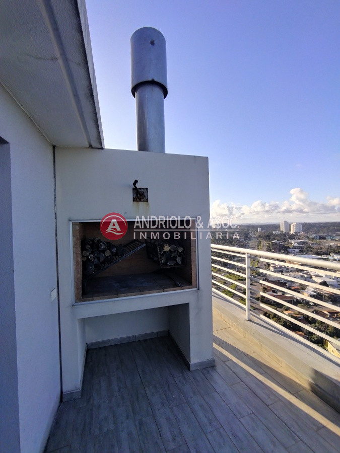 Apartamento ID.8087 - VENTA DE HERMOSO PENTHOUSE DE 2 DORMITORIOS CON BAÑOS EN SUITE, HERMOSA VISTA MANSA Y BRAVA..