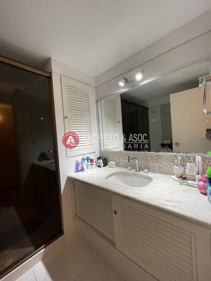 Apartamento ID.8410 -  hermosa propiedad de 4 dormitorios, 5 baños y 3 suites 