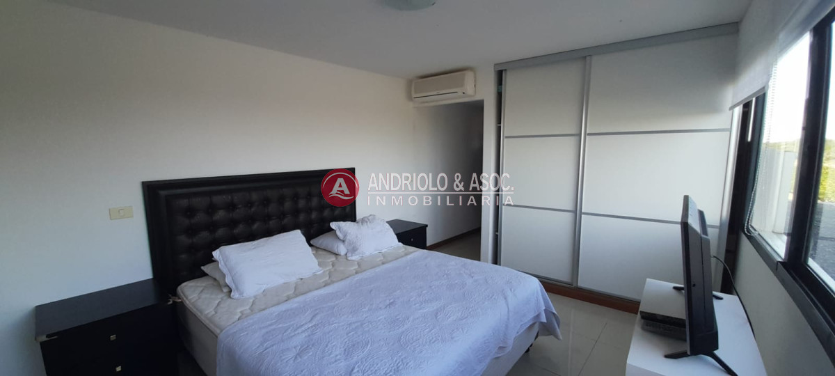 Apartamento ID.8047 - Venta de apartamento de 3 dormitorios en suite en primera linea brava