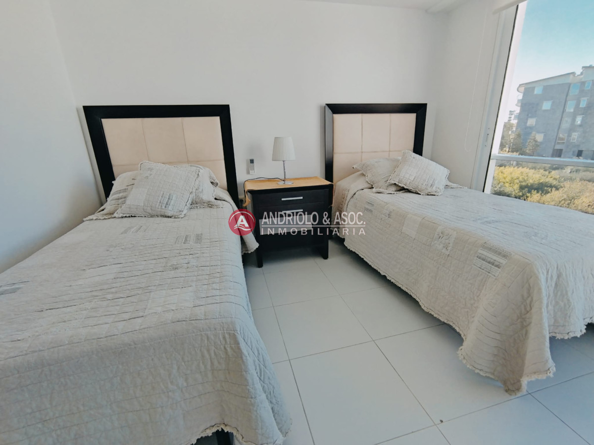 Apartamento ID.8041 - ALQUILER DE TEMPORADA DE HERMOSO APARTAMENTO 4 DORMITORIOS PRIMERA LINEA BRAVA