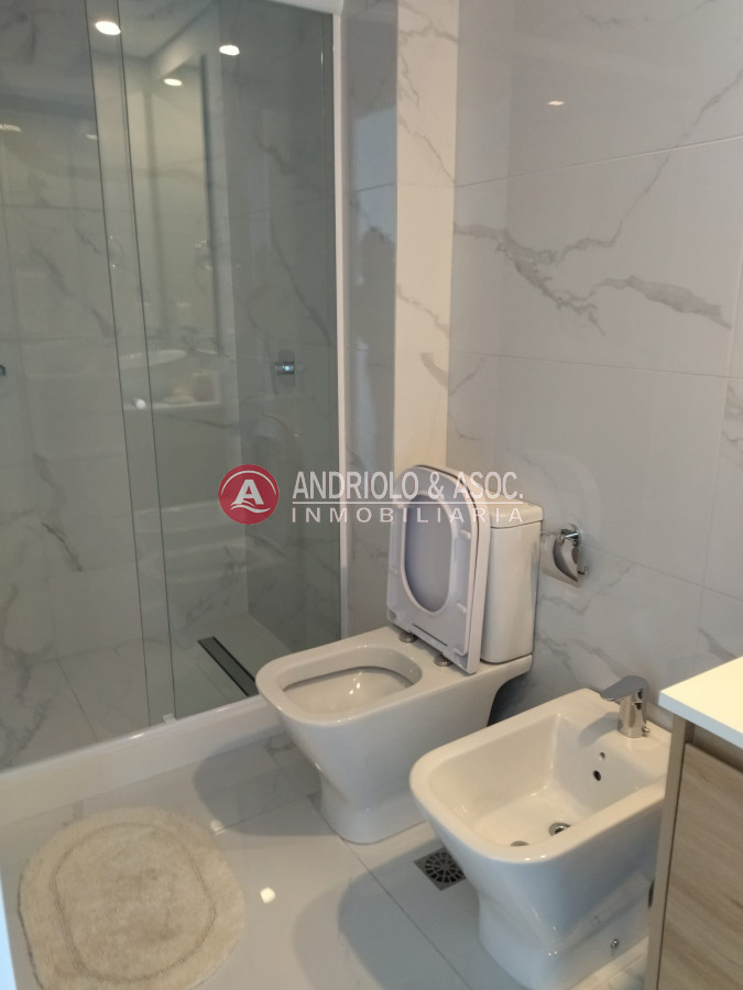 Apartamento ID.7754 - VENTA DE HERMOSO APARTAMENTO, 3 DORMITORIOS EN SUITE,  FRENTE A PLAYA MANSA.