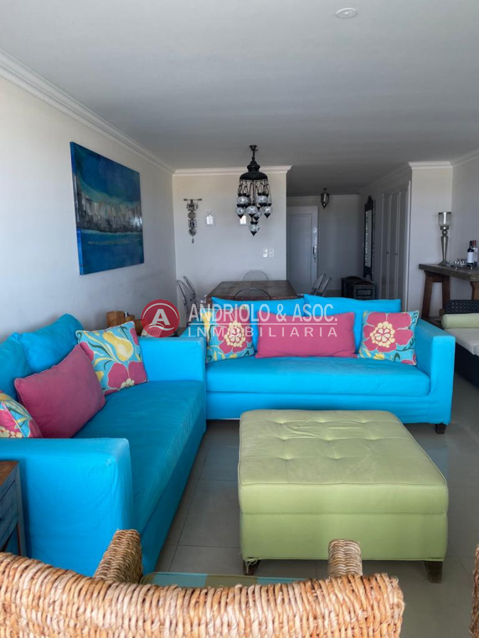 Apartamento ID.8107 - VENTA DE APARTAMENTO EN TORRE DE CATEGORIA FRENTE PLAYA BRAVA