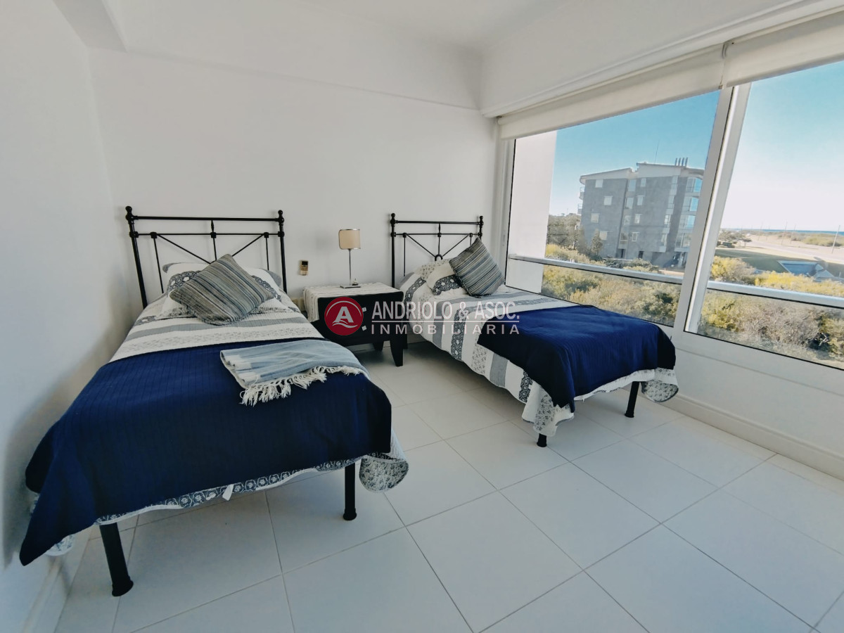 Apartamento ID.8041 - ALQUILER DE TEMPORADA DE HERMOSO APARTAMENTO 4 DORMITORIOS PRIMERA LINEA BRAVA