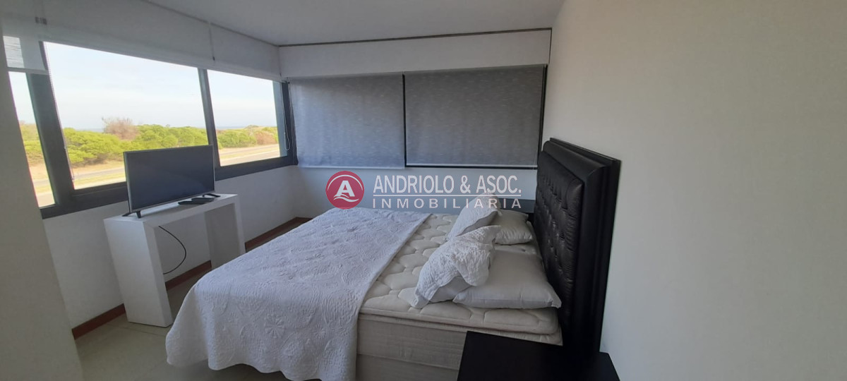 Apartamento ID.8047 - Venta de apartamento de 3 dormitorios en suite en primera linea brava