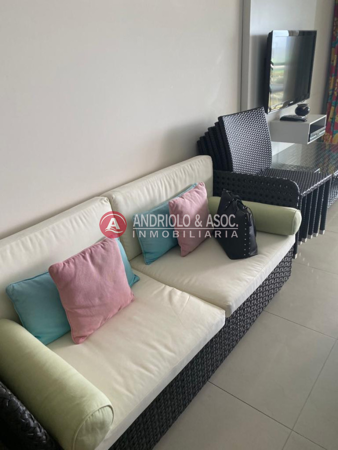 Apartamento ID.8107 - VENTA DE APARTAMENTO EN TORRE DE CATEGORIA FRENTE PLAYA BRAVA