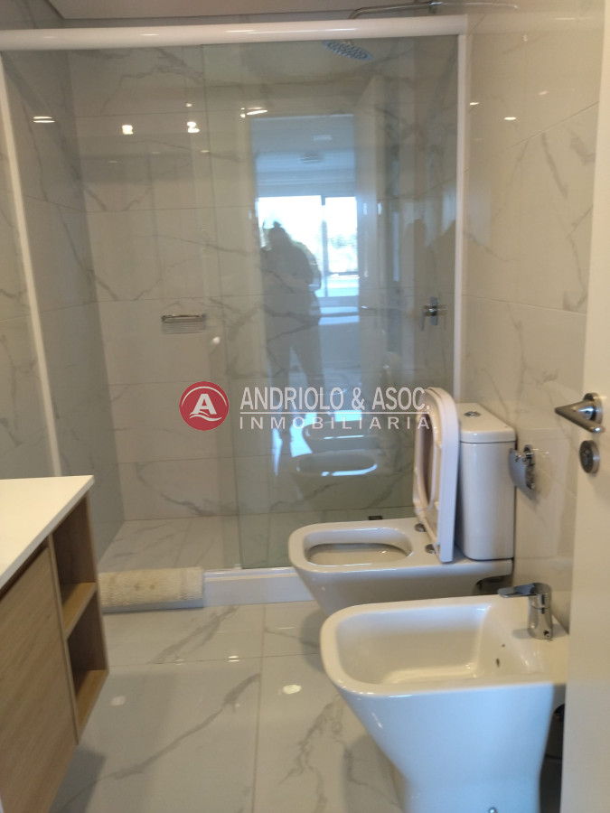 Apartamento ID.7754 - VENTA DE HERMOSO APARTAMENTO, 3 DORMITORIOS EN SUITE,  FRENTE A PLAYA MANSA.