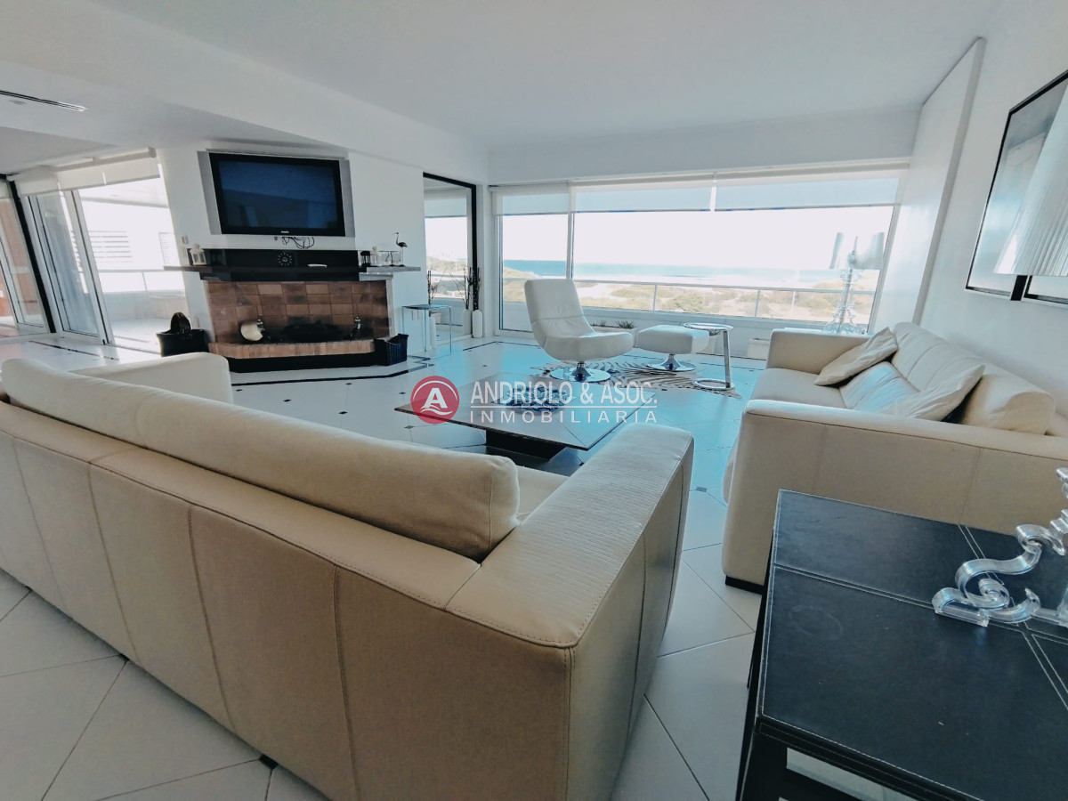 Apartamento ID.8041 - ALQUILER DE TEMPORADA DE HERMOSO APARTAMENTO 4 DORMITORIOS PRIMERA LINEA BRAVA