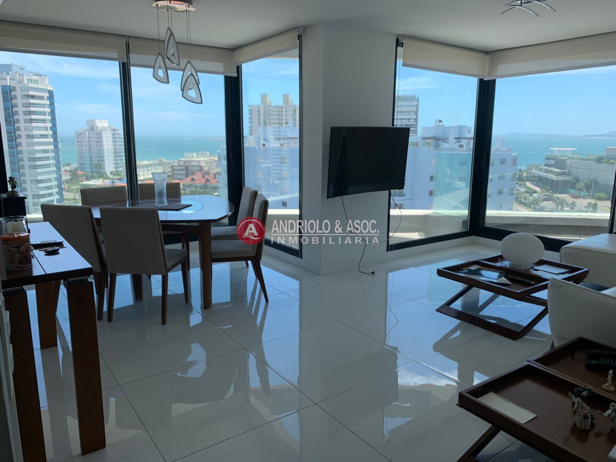 Apartamento ID.7582 - ALQUILER DE HERMOSO APARTAMENTO 3 DORMITORIOS EN SUITE CON VISTA A PLAYA MANSA
