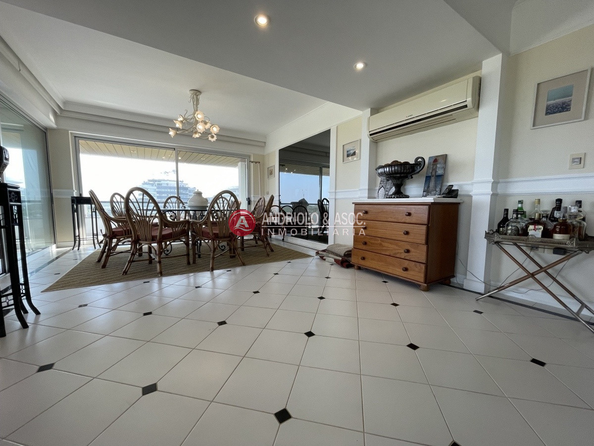 Apartamento ID.8691 - Amplio apartamento en primera línea 